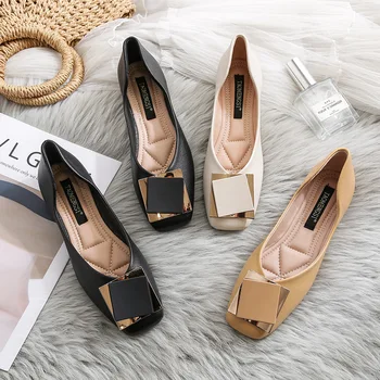 2022 İlkbahar Yaz Kadın düz ayakkabı Moda Rahat Metalik Dekorasyon Kız Slip-on Deri rahat ayakkabılar Eğlence Loafer'lar