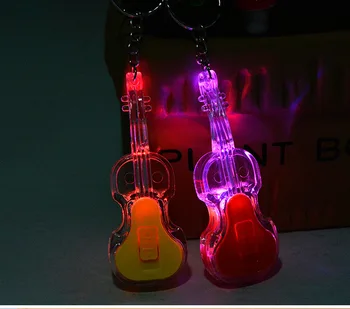 2019 LED Plastik Keman Anahtarlık El Feneri Keman Anahtar Sahipleri Keman Anahtarlık Müzik Hediyeler için W9260