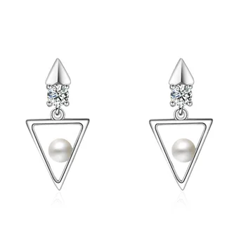 925 Ayar Gümüş Moda Üçgen Tasarım İnci Saplama Küpe Kadınlar için Toptan Takı sevgililer Günü Hediyeleri Sıcak Satış