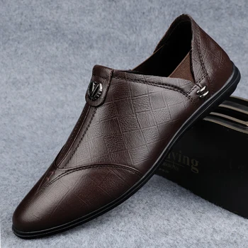 2022 Tarzı günlük erkek ayakkabısı Moda Hakiki deri makosenler Üzerinde Kayma Adam Kahverengi Siyah Elbise Ayakkabı Boyutu 37-46 sürüş ayakkabısı Erkek