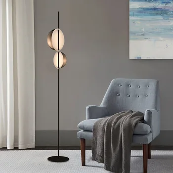 Modern basit kişiselleştirilmiş oturma odası zemin lambası İskandinav yaratıcı tasarım metal yatak odası aydınlatması zemin lambaları