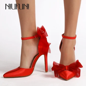 NIUFUNI Düğün Ayakkabı 2022 Yeni Bahar Asimetrik Tasarım Yay Dekorasyon Ziyafet Ayakkabı Sivri Kırmızı Stiletto Sandalet Boyutu 35-42